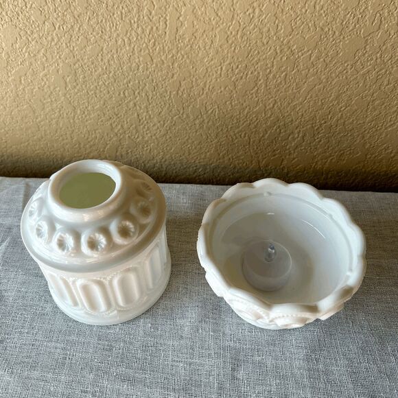 L.E. Smith Moon & Star Fairy Lamp – Milk Glass – Weishar Glass USA - Picture 9 of 10